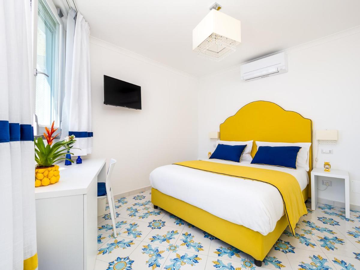 Blue Waves - De Vivo Realty Positano Apartment Bagian luar foto